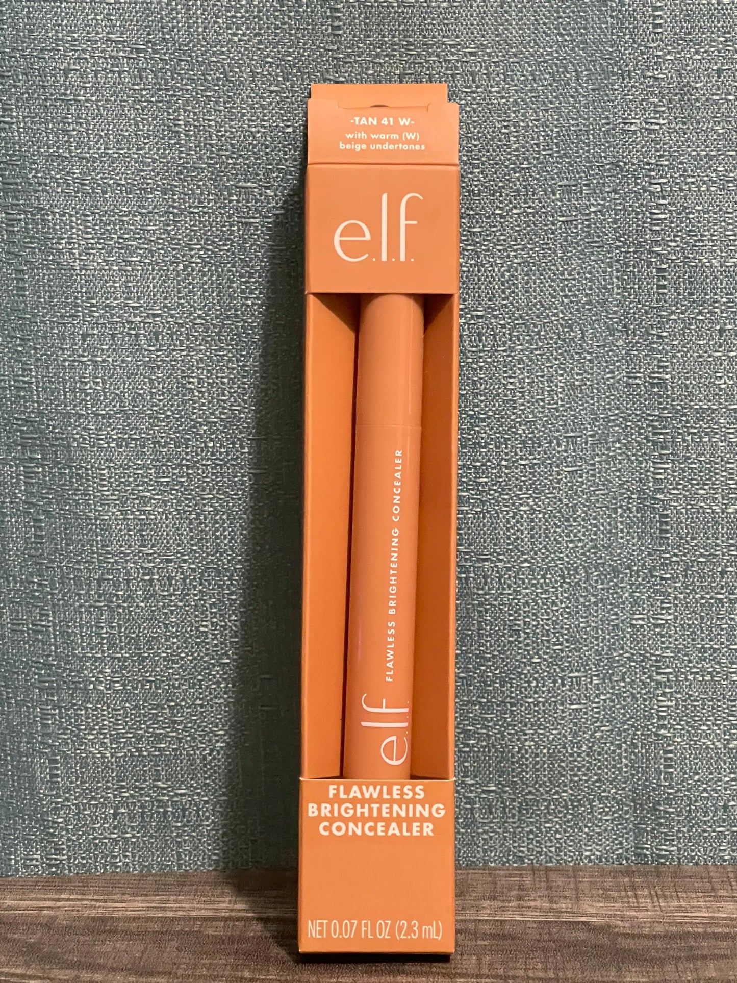 E.L.F. - FLAWLESS
BRIGHTENING CONCEALER